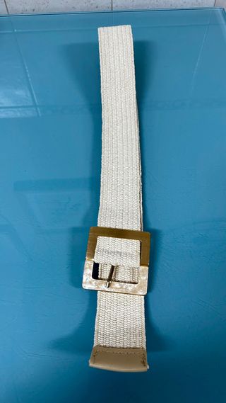 Cinturón de rafia beige con hebilla nacarada