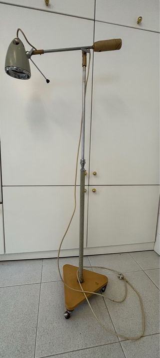 Lámpara clínica AGI-IMSA antigua