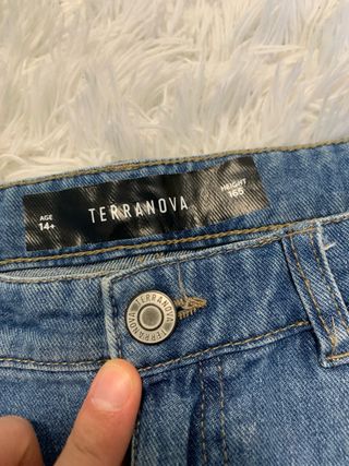 Jeans corti strappati uomo