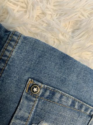 Jeans corti strappati uomo