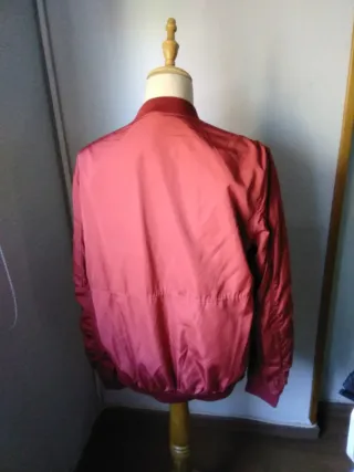 Chaqueta bomber Pull&Bear roja talla M