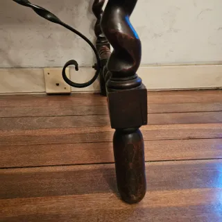 Mesa auxiliar antigua estilo español o castellano