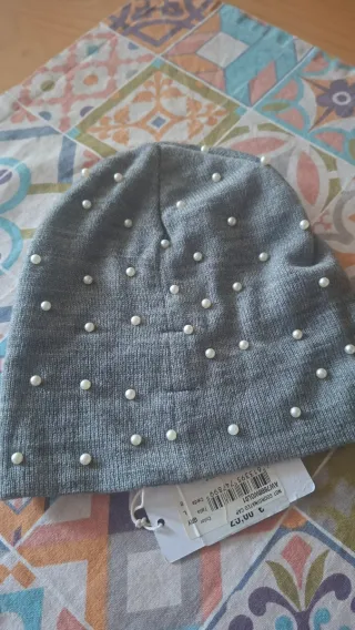 Gorro Guess mujer gris perlas