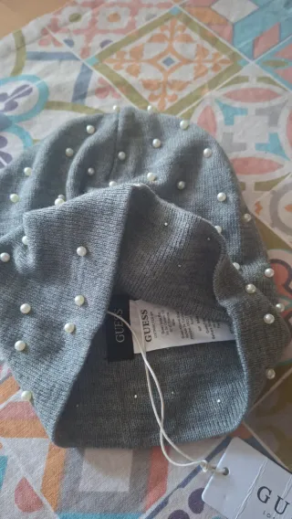 Gorro Guess mujer gris perlas