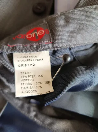 Traje de niño gris con camisa ,corbata y chaleco