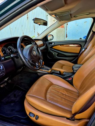 Jaguar X-Type 2.5 V6 Executive (Automático)