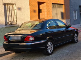 Jaguar X-Type 2.5 V6 Executive (Automático)