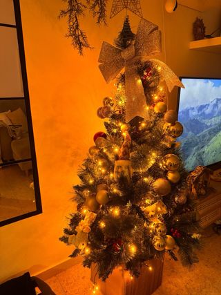 Árbol de Navidad Decorado Dorado