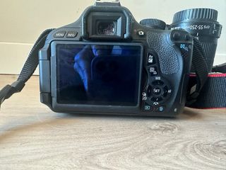 Canon EOS Rebel T3i + 2 Lentes + Cargador
