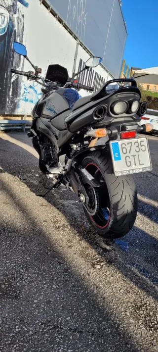 Suzuki GSR600 Negra