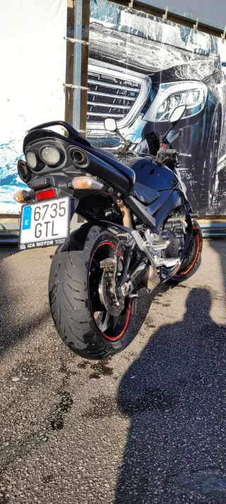 Suzuki GSR600 Negra