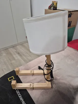 Lámpara de madera sobremesa  articulada