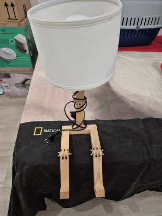 Lámpara de madera sobremesa  articulada