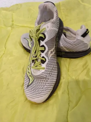 Zapatillas Saucony Correr Gris Blanco Amarillo