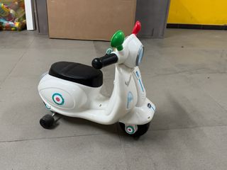 Vespa primi passi bianca