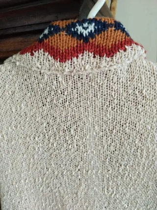 Cárdigan largo beige con estampado étnico