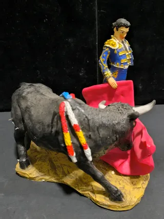 Figura Torero y Toro Resina
