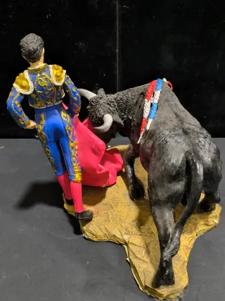 Figura Torero y Toro Resina
