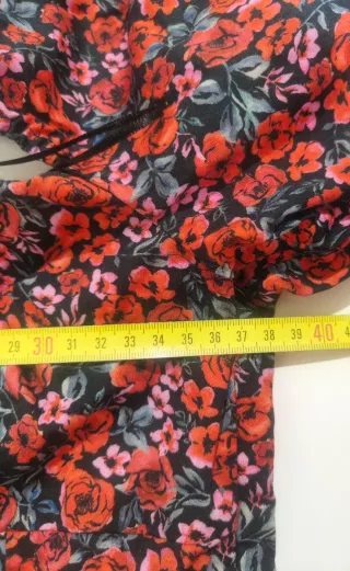 Camiseta corta floral manga abullonada