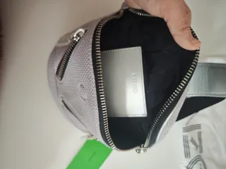 Riñonera Kenzo Bumbag gris y plateada