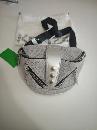 Riñonera Kenzo Bumbag gris y plateada
