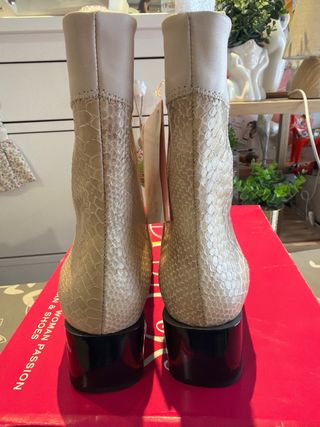 Botines de piel color topo Talla 41 tacon 4cm