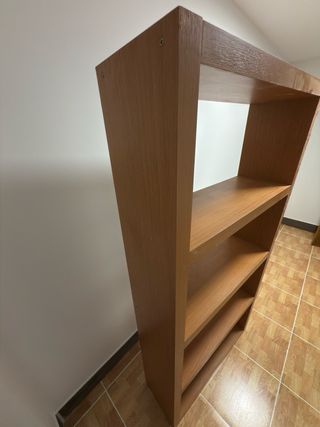 Estantería de madera