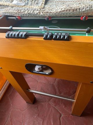 Futbolín de madera impecable
