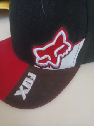 Gorra Fox Negra y Roja