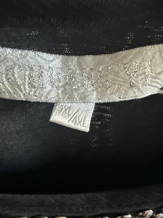 Vestido negro con pedrería plateada