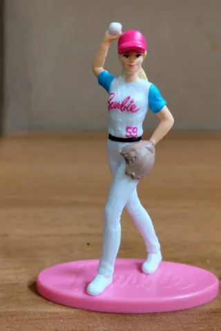 2 modellini Barbie: Baseball e Cantante