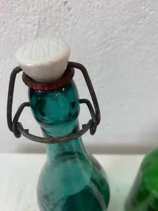 Set di 3 antiche bottiglie decorative