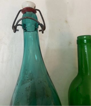 Set di 3 antiche bottiglie decorative