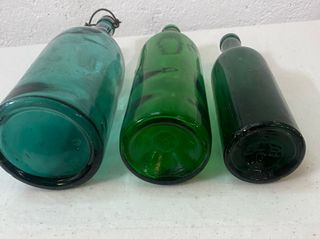 Set di 3 antiche bottiglie decorative