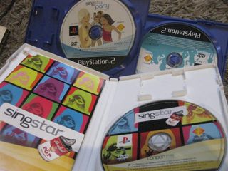 2 Micrófonos SingStar PS2 + 3 juegos karaoke Pop