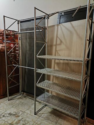 Expositor modular ropa y calzado