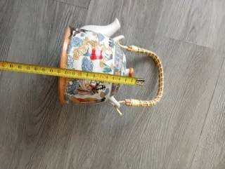 Teiera cinese in porcellana decorata