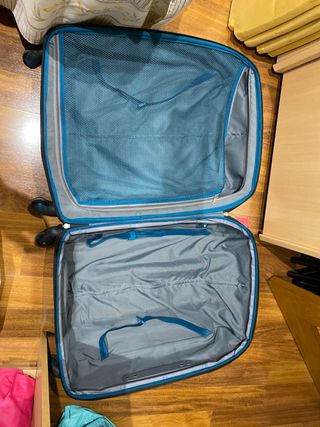 Maleta mediana Samsonite semirrígida con 4 ruedas