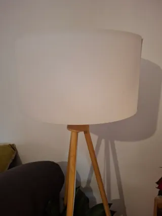Lámpara de pie bonita para comedor.