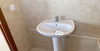 Lavabo de baño con pie de porcelana