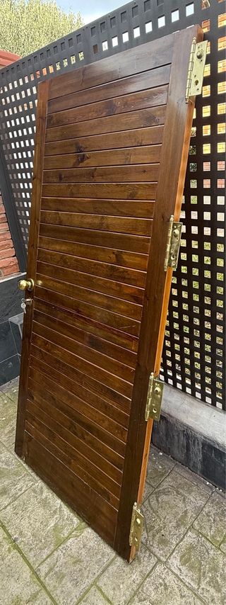 Puerta madera maciza