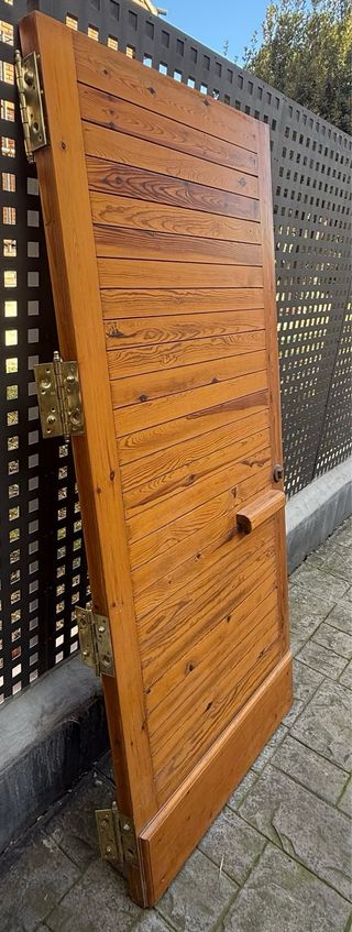 Puerta madera maciza