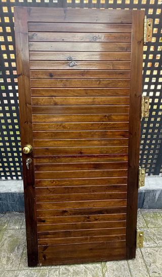 Puerta madera maciza
