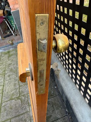 Puerta madera maciza