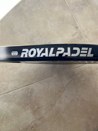 Pala Padel Royal + Funda + 9 Pelotas + 8 Grips