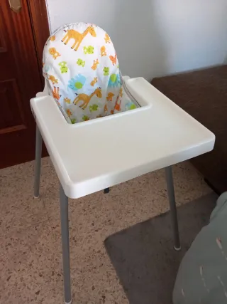 Trona infantil con funda de jirafas