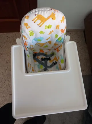 Trona infantil con funda de jirafas