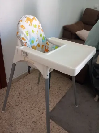 Trona infantil con funda de jirafas