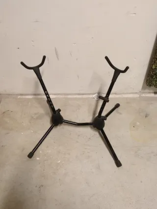 Supporto doppio per sassofono