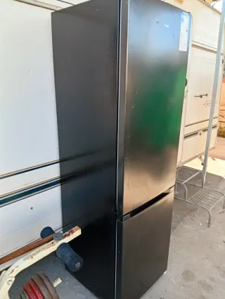 Nevera Combi Negra marca chiQ